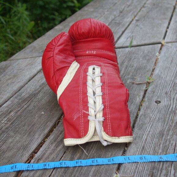 Everlast 2112 Lace Up Red Boxing Gloves Made in U.S.A. - Picture 6 of 16